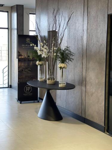 a table with flowers on it in a lobby at فندق حياة بارك المدينة in Medina
