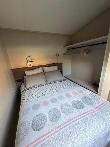 a bedroom with a large bed in a room at La Tiny de la chicorée in Paulhan