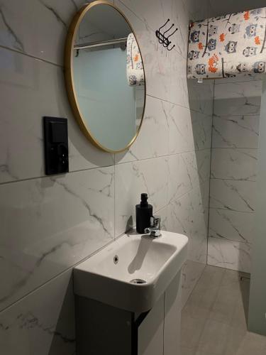 a bathroom with a sink and a mirror at Zacisze nad wodą in Strzegocice