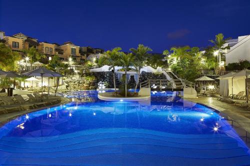 Бассейн в Hotel Suite Villa Maria или поблизости