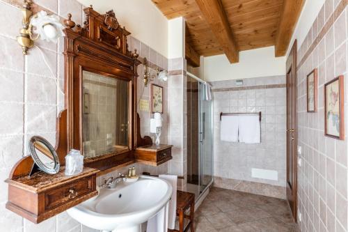 Koupelna v ubytování Agriturismo Borgo di Calmasino