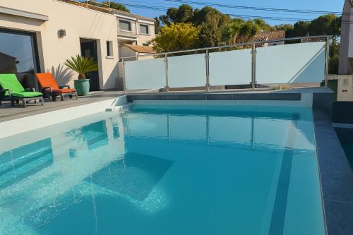 Swimmingpoolen hos eller tæt på La Riviera