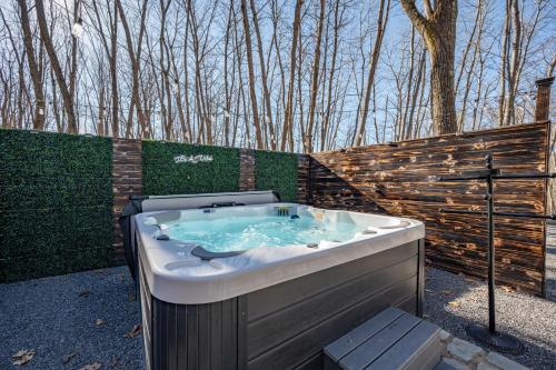 a jacuzzi tub in front of a wooden fence at Casa Olive by Railey Vacations in Accident