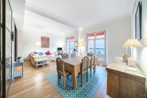 COZYSTAY Elegant Two-Bedroom Apartment in the "La Californie Area"