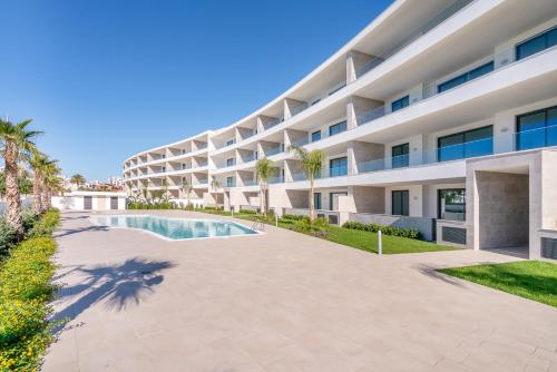 Luxury 3-Bedroom Apartment near Dona Ana Beach