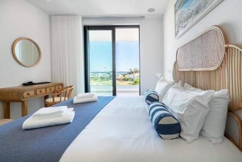 Luxury 3-Bedroom Apartment near Dona Ana Beach