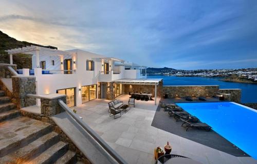 Luxury Mykonos Villa in the Ornos Korfos
