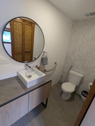Kupatilo u objektu La Casa Hostel