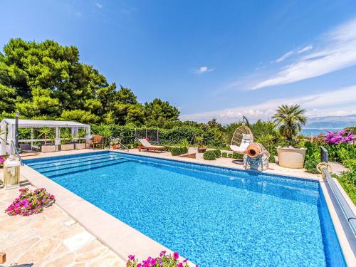 a swimming pool in the middle of a yard at Holiday Home Villa Mutnik by Interhome in Mirce