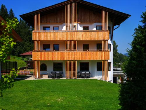 Apartment Aparthotel Iris-3 by Interhome