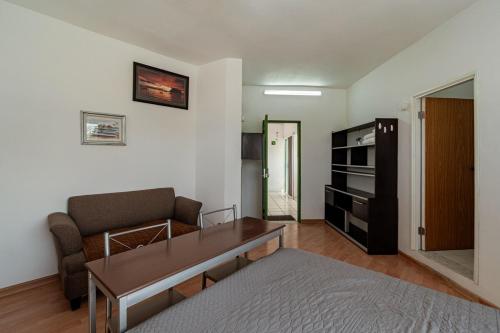 a living room with a couch and a table at Departamento Palmerín in La Paz