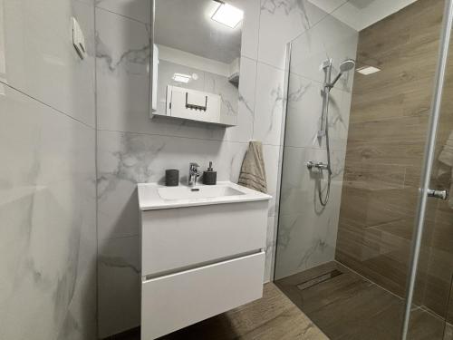 Apartment LAV- newly, modern city spot