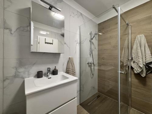 Apartment LAV- newly, modern city spot