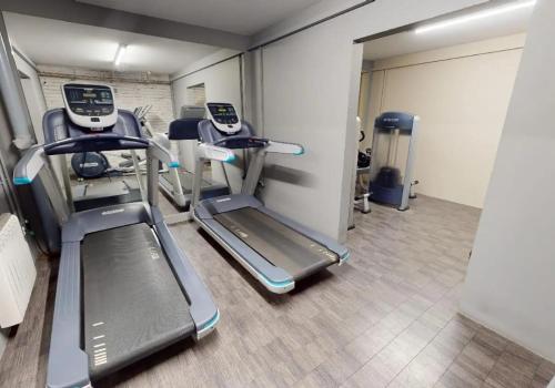 a room with a gym with a treadmill at iQ Parker House Dundee in Dundee