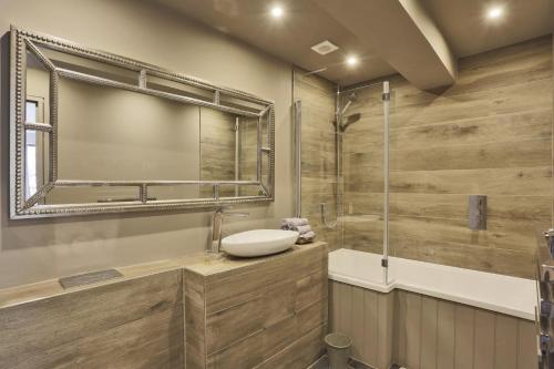 a bathroom with a sink and a shower at 6 Bed in Lavenham oc-stofa in Lavenham