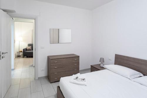 a bedroom with a bed and a dresser and a mirror at Casa Cesari in Ponte Ronca