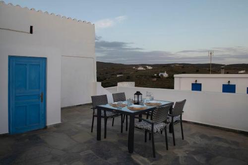 Family- House in Chora, kythnos