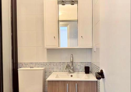 a small bathroom with a sink and a toilet at Muy bien in San Javier