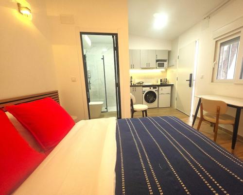 103 Cozy & Charm Studio in Villaverde Alto 15 Min Madrid Center