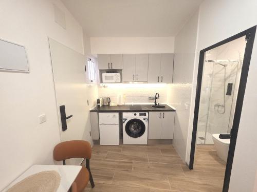 104 Studio Near Metro Direct Connection to center 15 minutes