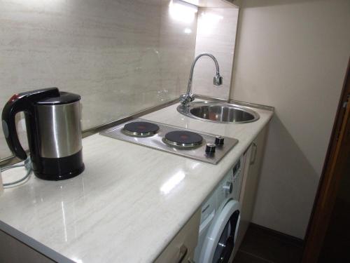  Apartment Paronyan 22 -  Room  picture :   Tea/Coffee maker    Shower    TV                           