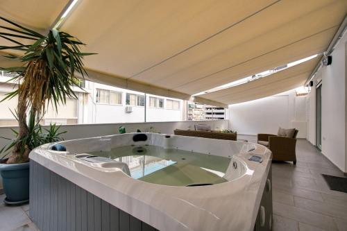 Citylife Urban Pulse with Jacuzzi