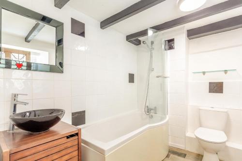 a bathroom with a sink and a tub and a toilet at 1 Bed in Looe oc-l30002 in Looe