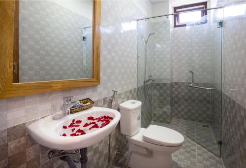 Phòng tắm tại Quynh Chau Homestay Hội An