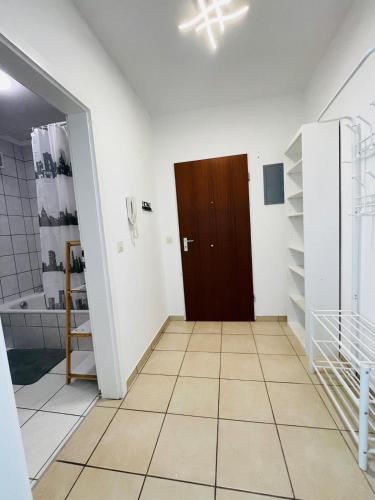 a hallway with a door and a tiled floor at Modern 2-Room Apartment with Free Parking and Balcony in Waldmohr