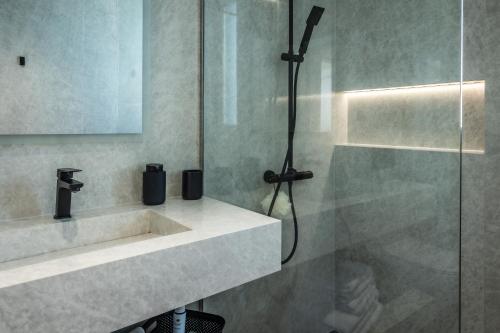 a bathroom with a shower and a sink at Smarald Apartment in Satu Mare