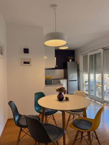 Albatros Apartment with Private Garden,Trogir