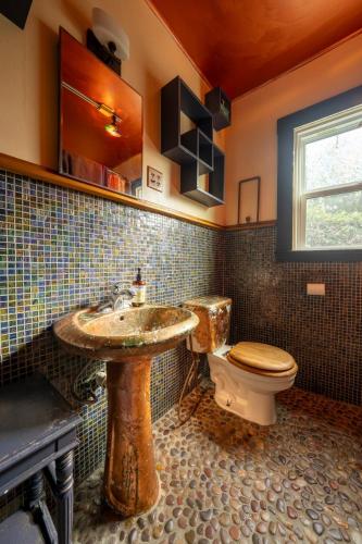 a bathroom with a sink and a toilet at Creatives Retreat for Artists & Lovers in Gainesville