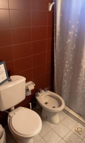 a bathroom with a toilet and a shower at Finca La Tranquerita in San Rafael