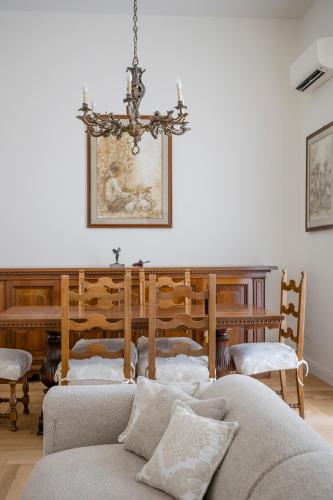 Titta & Lello by the Duomo - 3BR Apartment Naples