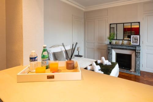 a living room with a table with drinks on it at L'Haussmannien - Hyper centre-ville Evreux in Évreux
