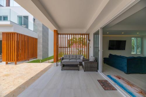 Lobster Villa #08