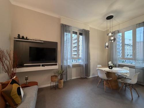 Design District & New M4 Subway Via Tolstoj Apt
