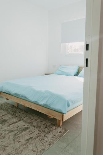 a bed in a room with a blue mattress at אירוח משק 42 in Sheʼar Yashuv