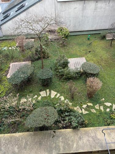 Grand studio Faubourg SaintHonoré Paris 8th