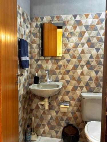 a bathroom with a sink and a toilet at Espaço Augusto in Barreirinhas
