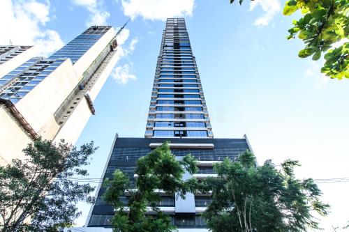 Petra Tower Luxury 2 BR Apt w Resto, Pool & Gym