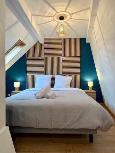 เตียงในห้องที่ Seaside Delta