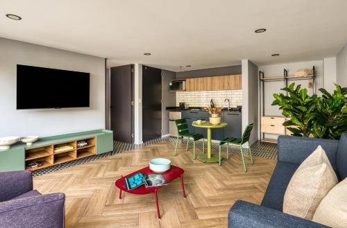 a living room with a couch and a table at ULIV Condesa in Mexico City