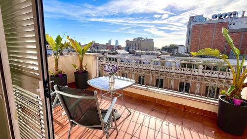Attic with terrace Barcelona center