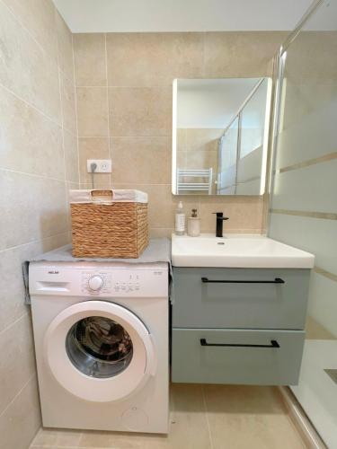 2 bedrooms appartment with free parking