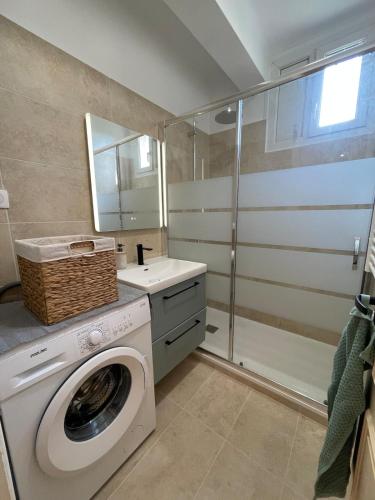 2 bedrooms appartment with free parking