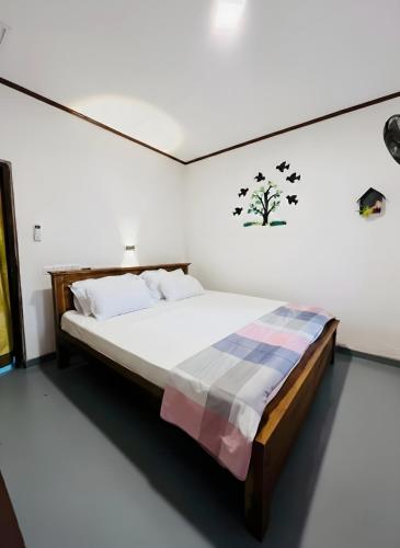 a bedroom with a bed in a room at Windy Oasis in Hikkaduwa