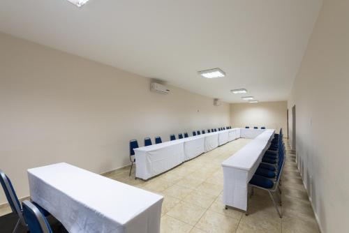 El área de trabajo o centro de convenciones de Hotel Guarany