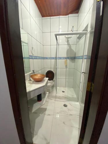 a bathroom with a toilet and a sink at Sítio encantador com piscina e lazer completo in São Roque