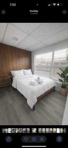 a bedroom with a large white bed in a room at Santorini Hollywood in Hollywood
